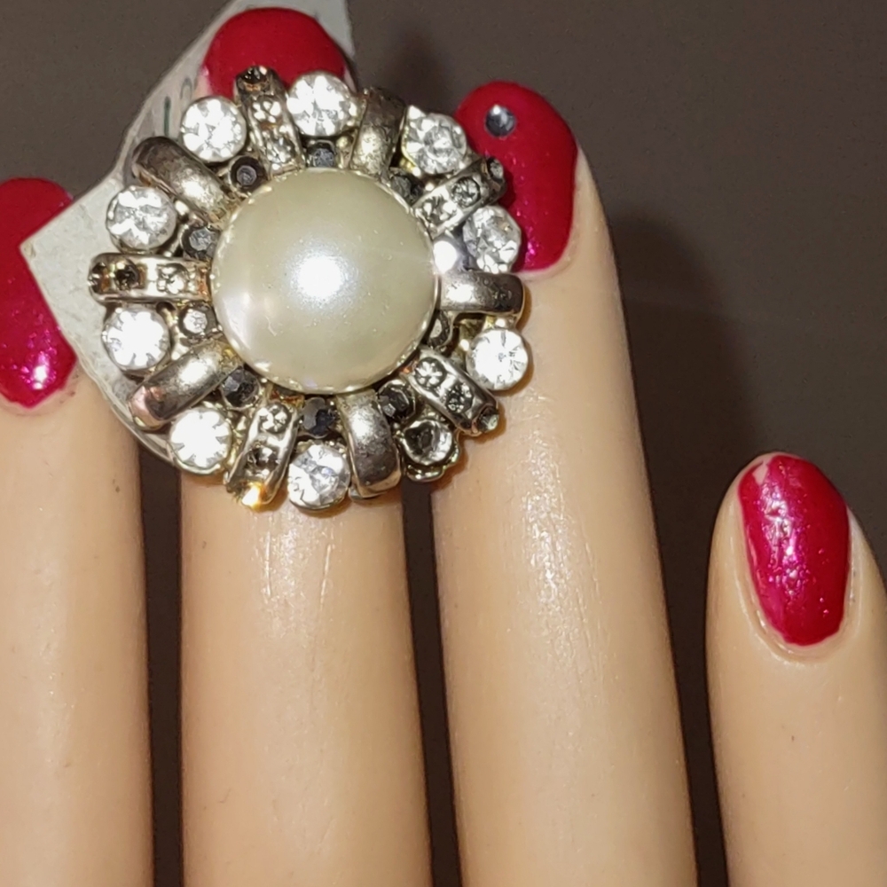 Adjustable size Big Pearl & Crystal Ring